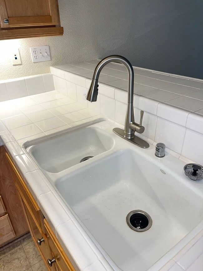 Building Photo - Charming 4-bedroom, 2.5-bathroom home