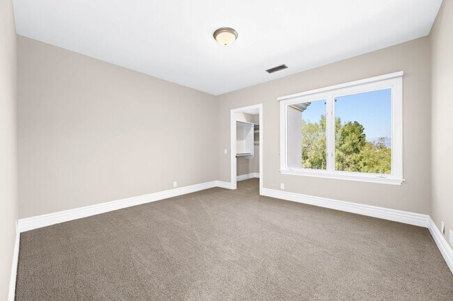 Building Photo - Elegant Dream Escape - Hills of Studio City