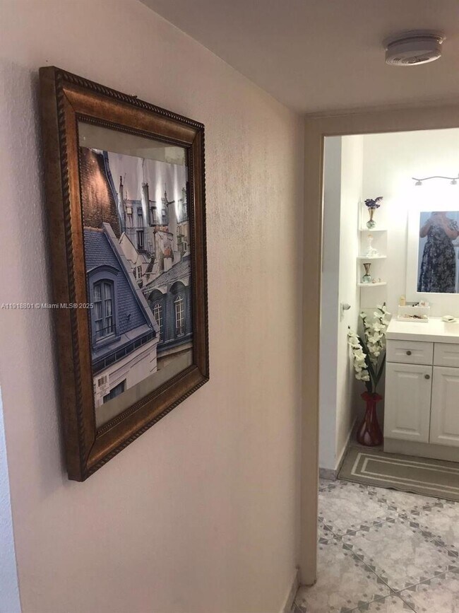 Building Photo - 2101 S Ocean Dr