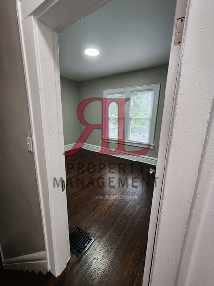 Building Photo - 644 S Champion Ave