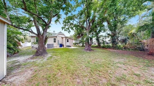 Building Photo - 1005 45th St W