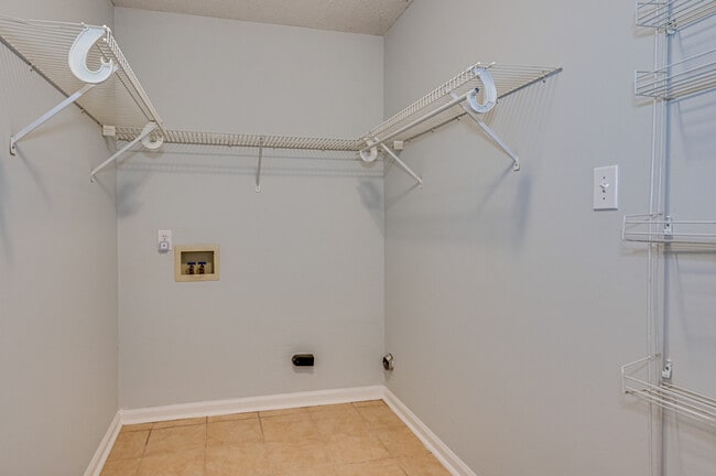 Building Photo - 3882 Villa Ln