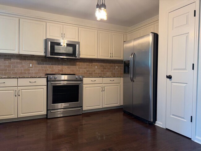 Building Photo - 303 Norvich Ct