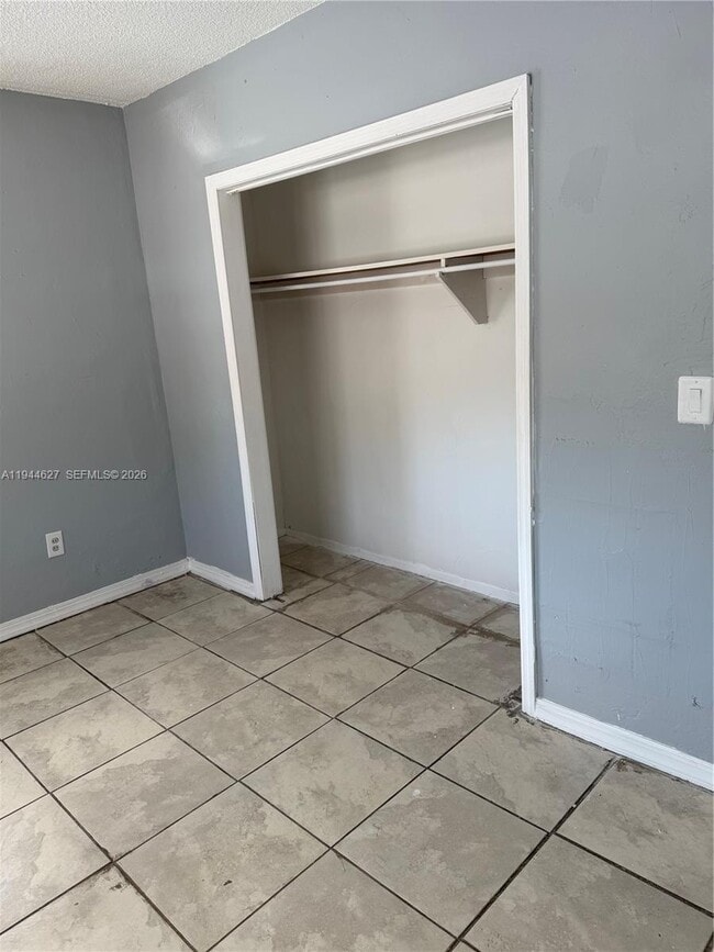 Building Photo - 1014 NW 33rd Ave