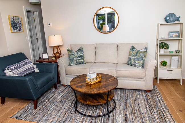 Building Photo - 1433 NE 23rd St