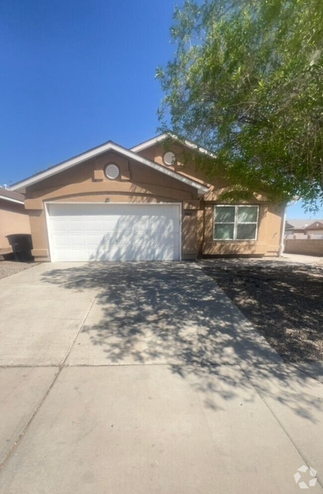 Building Photo - Beautiful Southwest Location 3 bedroom 2 b...