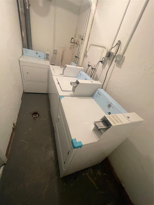 Building Photo - 395 SW 15th St