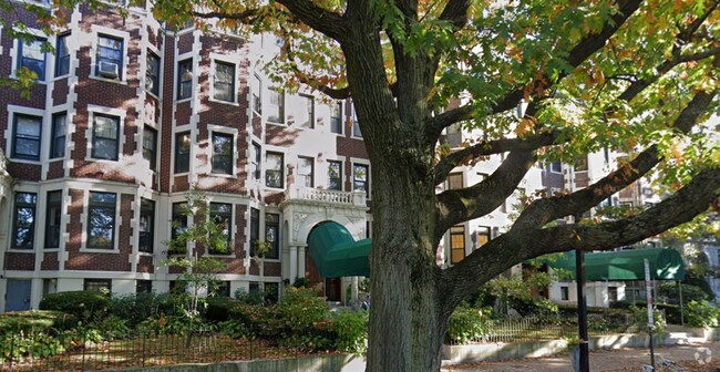 Building Photo - 378 Riverway