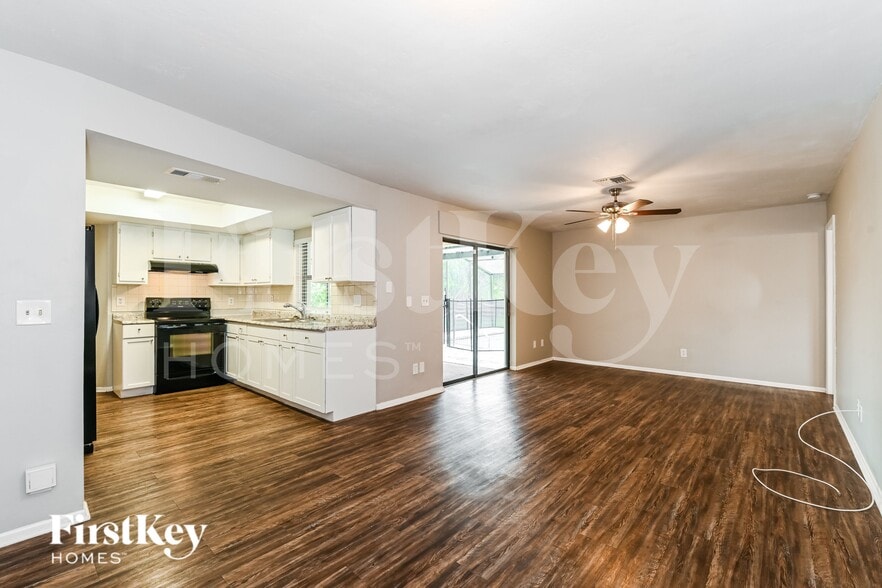 Building Photo - 2128 SE 3rd Terrace