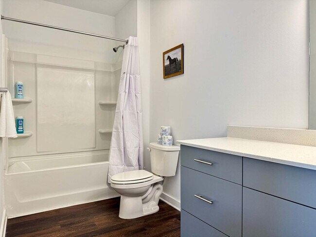 Building Photo - 542 Boulevard NE