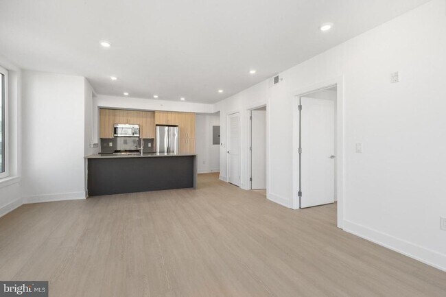 Building Photo - 2000 Dreer St
