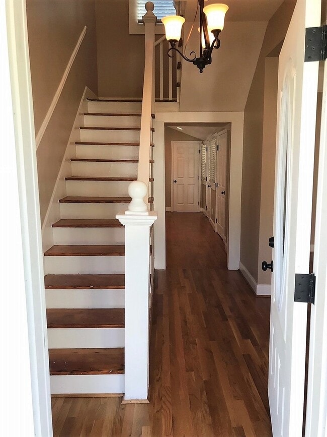 Building Photo - Beautiful 3 Bed 3.5 Bath House