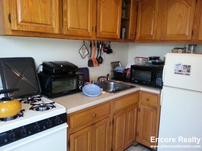 Building Photo - 6 Wait St