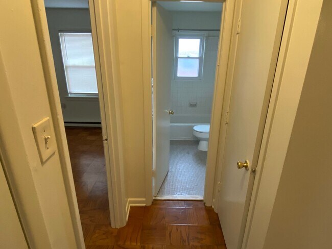 Building Photo - Apartment Near Duke West / W&D / Garden Plots