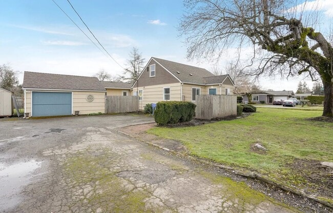 Building Photo - 836 Eldin Ave SE