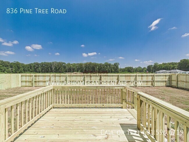 Building Photo - 836 Pine Tree Rd