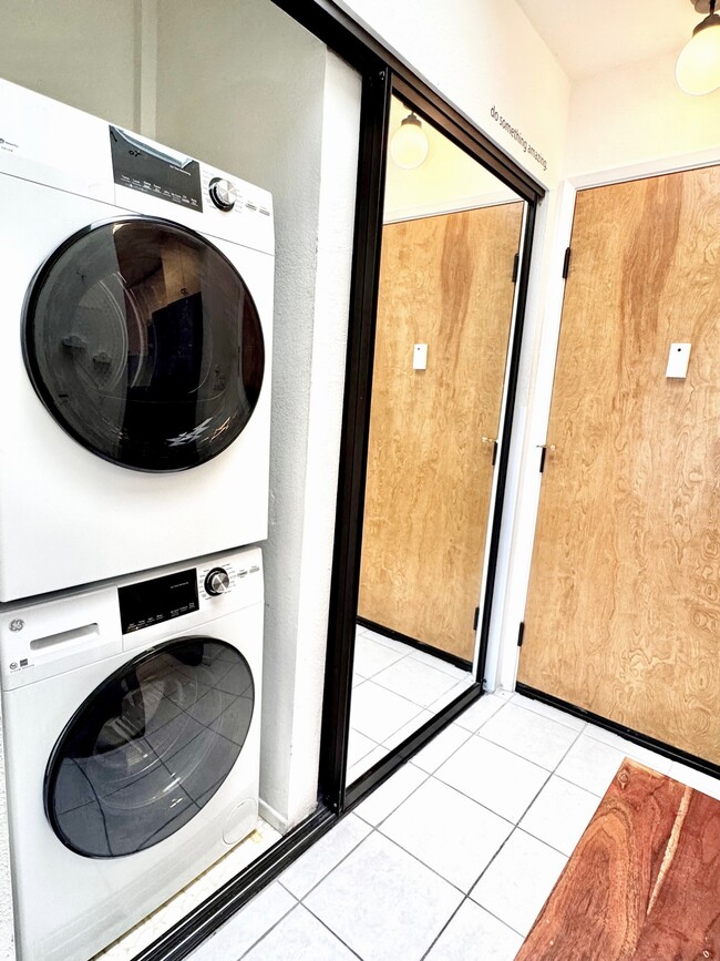 Building Photo - 1400 Carpentier St