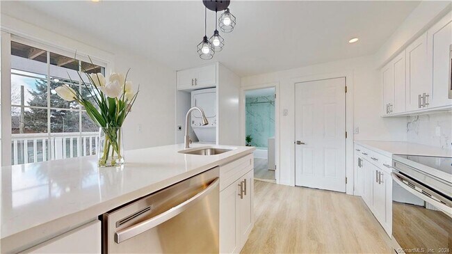 Building Photo - 37 Village Rd