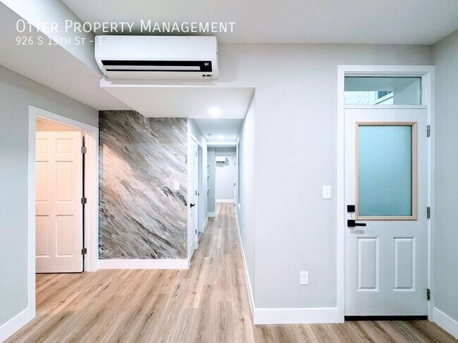 Building Photo - 926 S 15th St