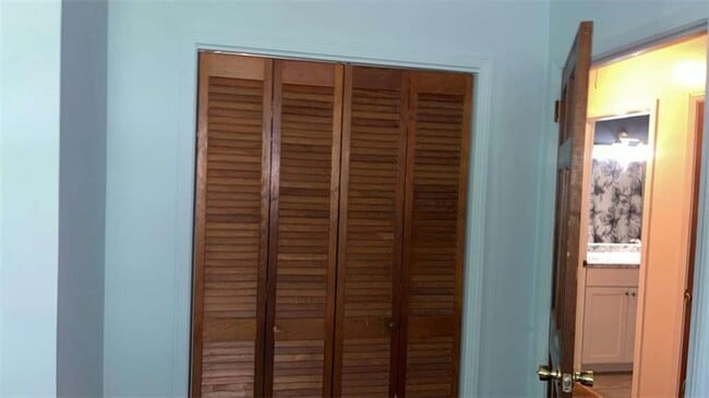 Building Photo - 416 Barbashela Dr