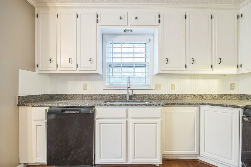 Building Photo - 240 Brandenburgh Cir