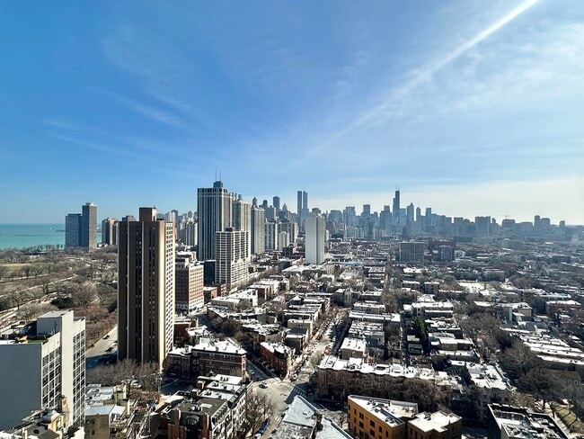 Building Photo - 1960 N Lincoln Park W