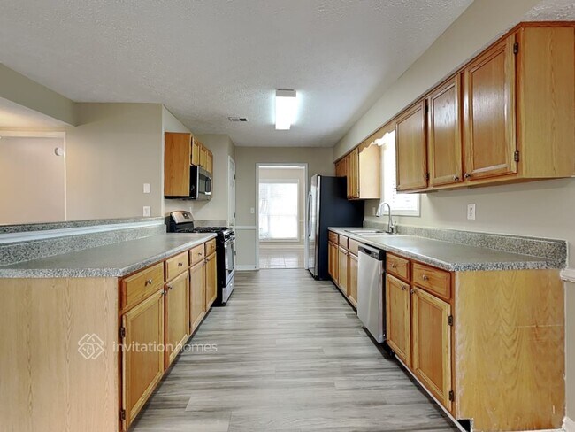 Building Photo - 2565 Suwanee Lakes Trail NW