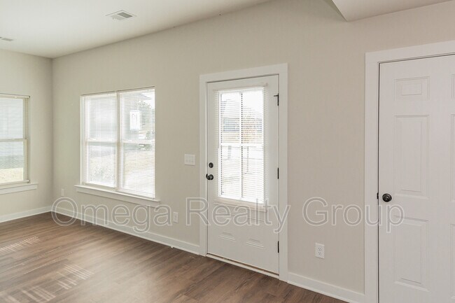 Building Photo - 112 Brookside Way