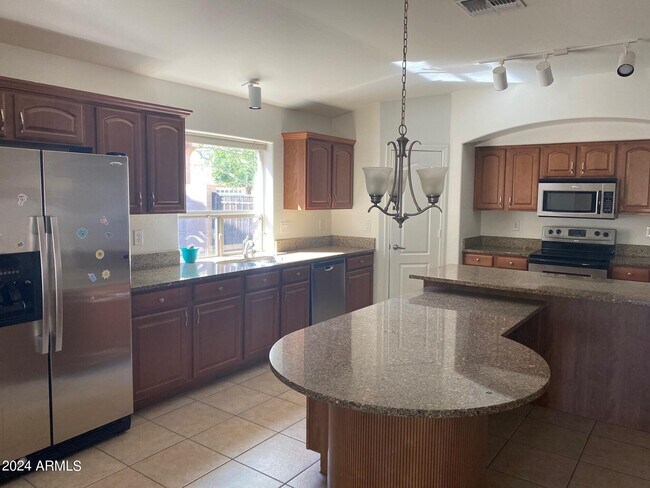 Building Photo - 2812 E Questa Dr