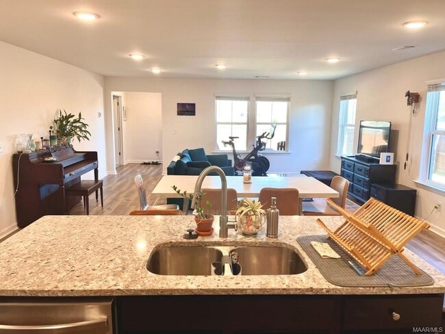 Building Photo - 84 Kohn Dr