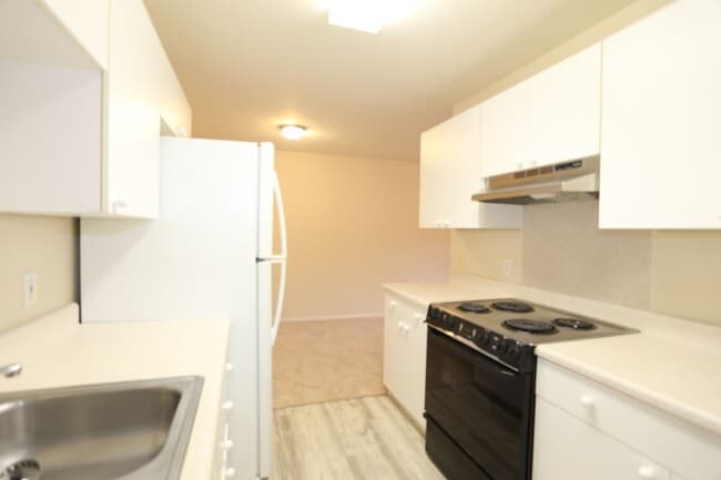 Building Photo - Kapolei - Aeloa Terrace - renovated ground...