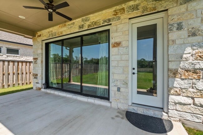 Building Photo - 125 Plainsman Ln