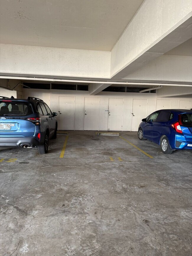 Building Photo - For Rent | 2 Bedroom, 2 bathroom Condo in Kona Eastwind with 1 assigned parking stall
