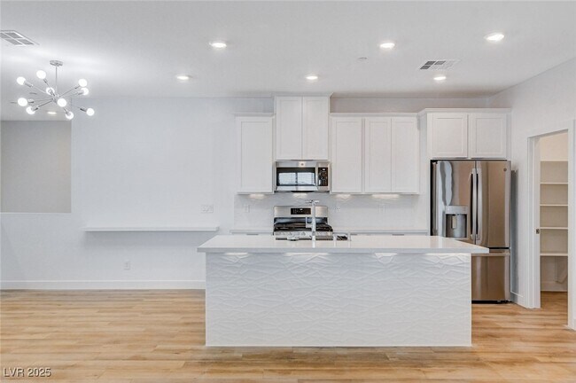 Building Photo - 237 Callen Falls Ave