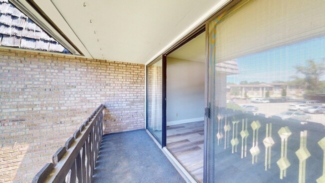 Building Photo - 2108 Pauline Blvd