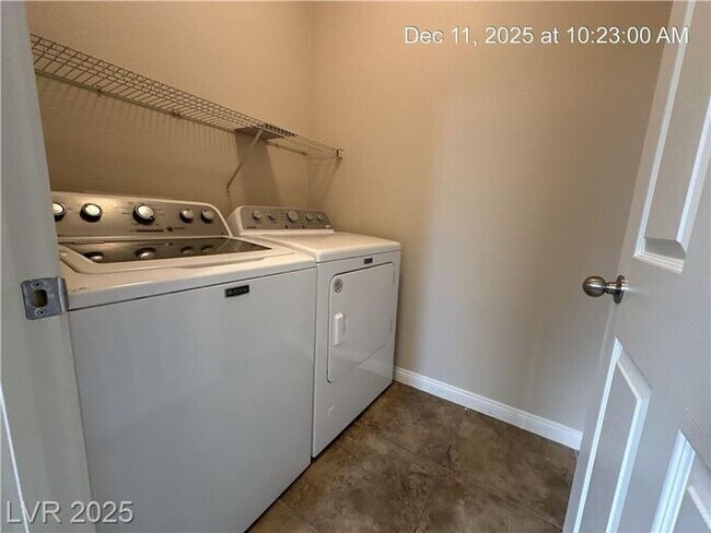 Building Photo - WONDERFUL 2-STORY HOME IN THE SW!