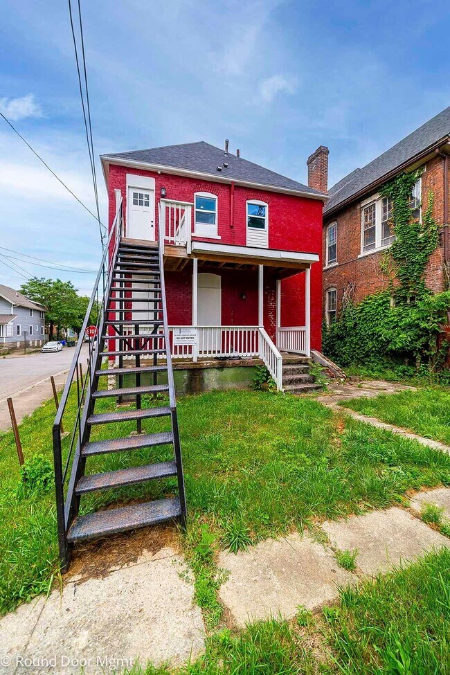 Building Photo - 850 Wilson Ave