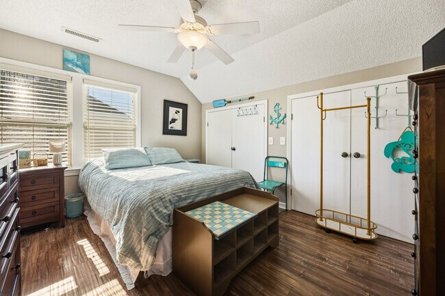 Building Photo - 601 Hazard St