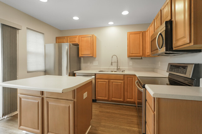 Building Photo - 1759 Hidden Creek Dr