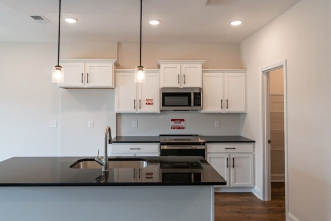 Building Photo - Gorgeous Single Family Home