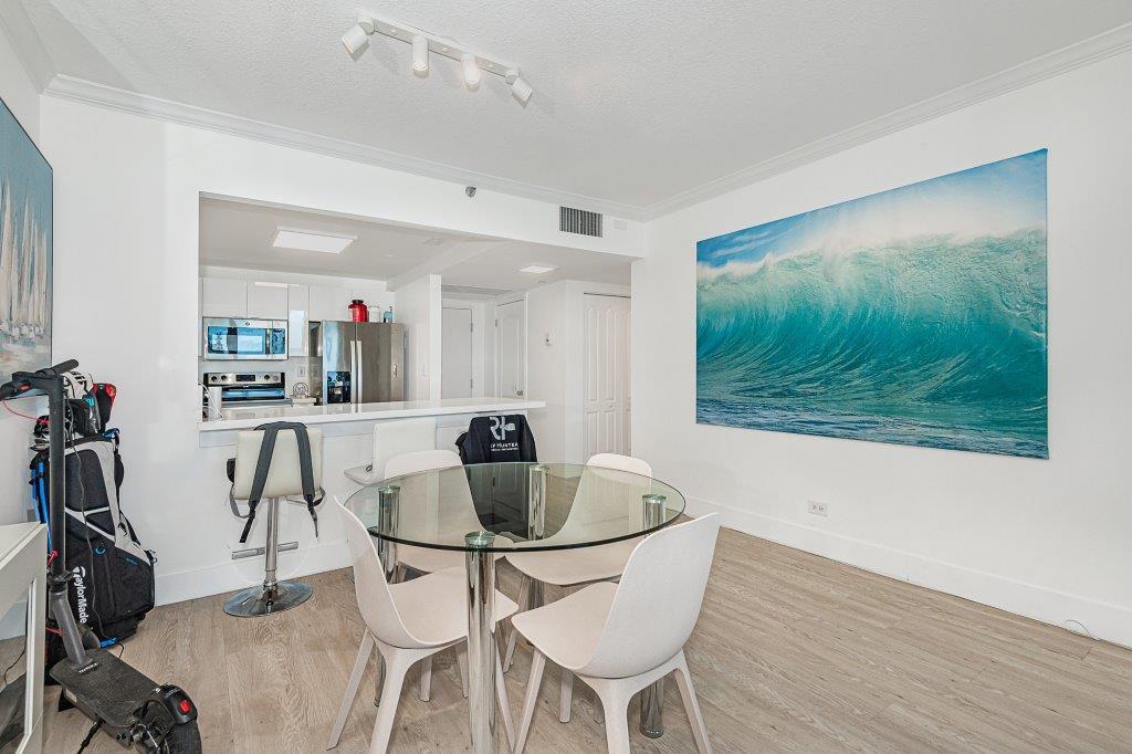 Building Photo - 2301 Collins Ave