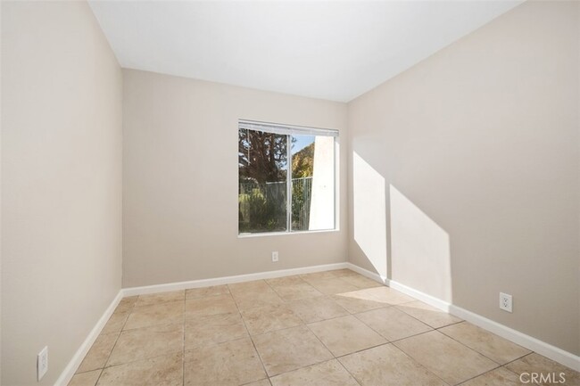 Building Photo - 707 Calle Los Olivos