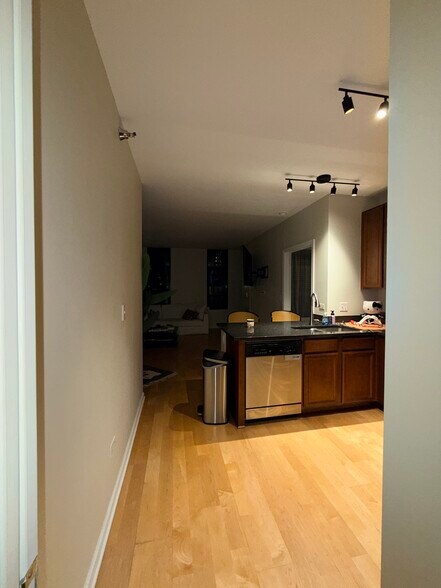 Building Photo - 1255 S State St