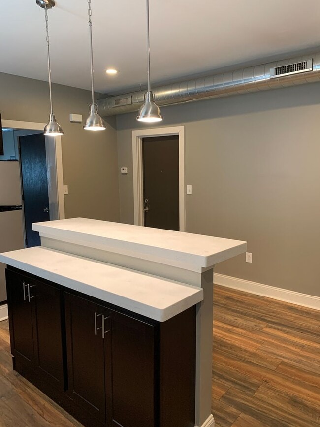 Building Photo - 544 N Sheridan Ave