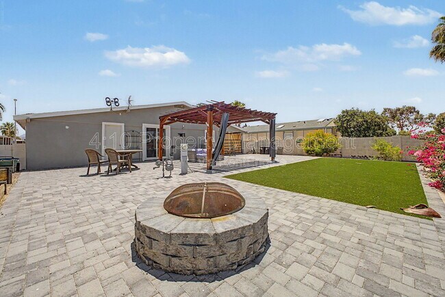 Building Photo - 462 S 80th Pl
