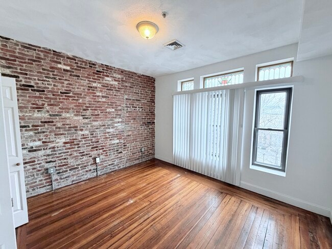 Building Photo - 173 Winnisimmet St