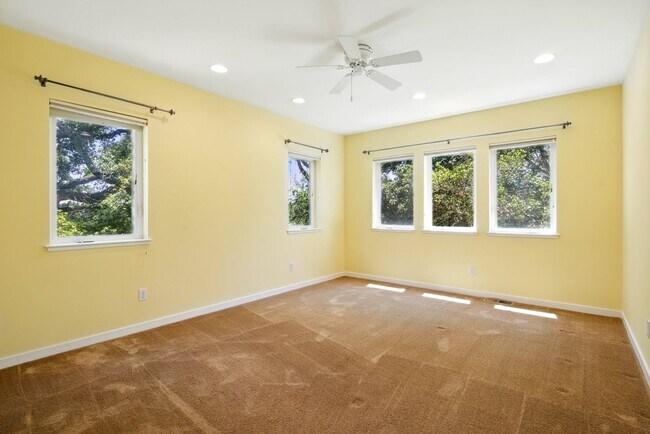 Building Photo - Gorgeous 4 bedroom home in Greenbrae with ...