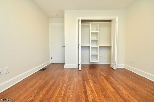 Building Photo - 25 Sanford Ave