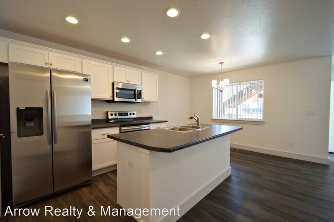 Building Photo - 105 Parkview Ct