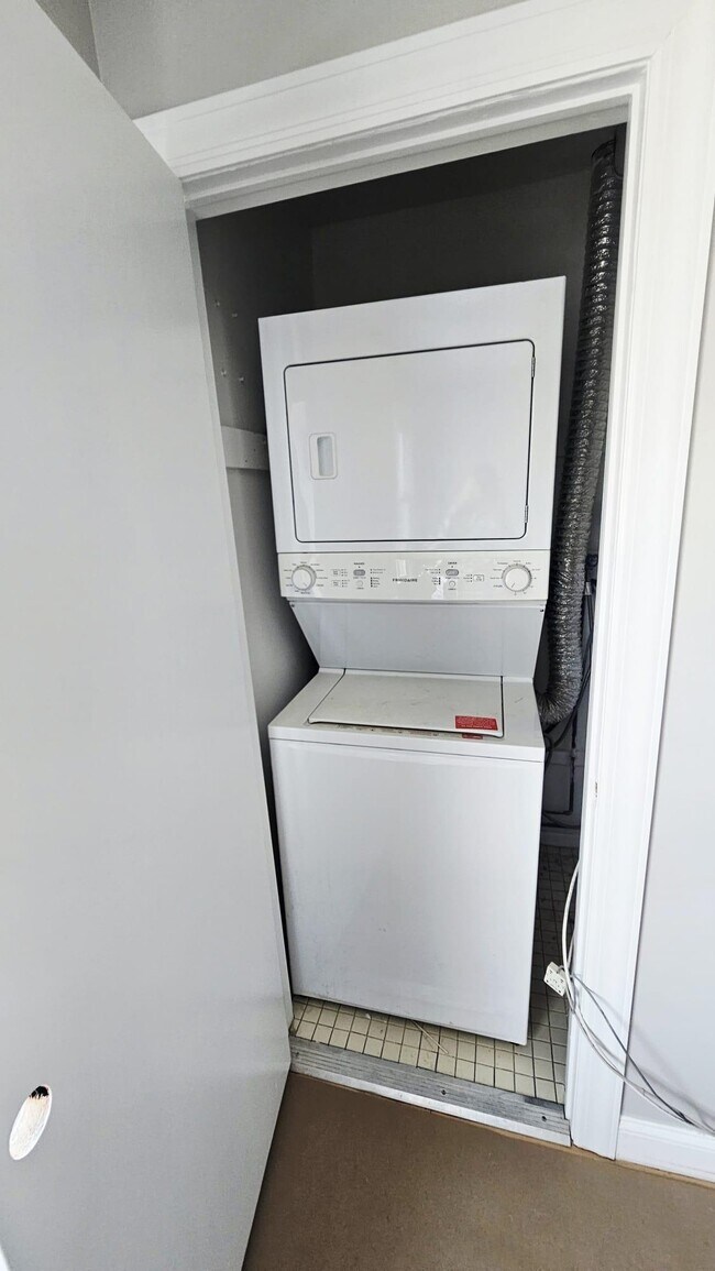 Building Photo - 29 Bryant Pl